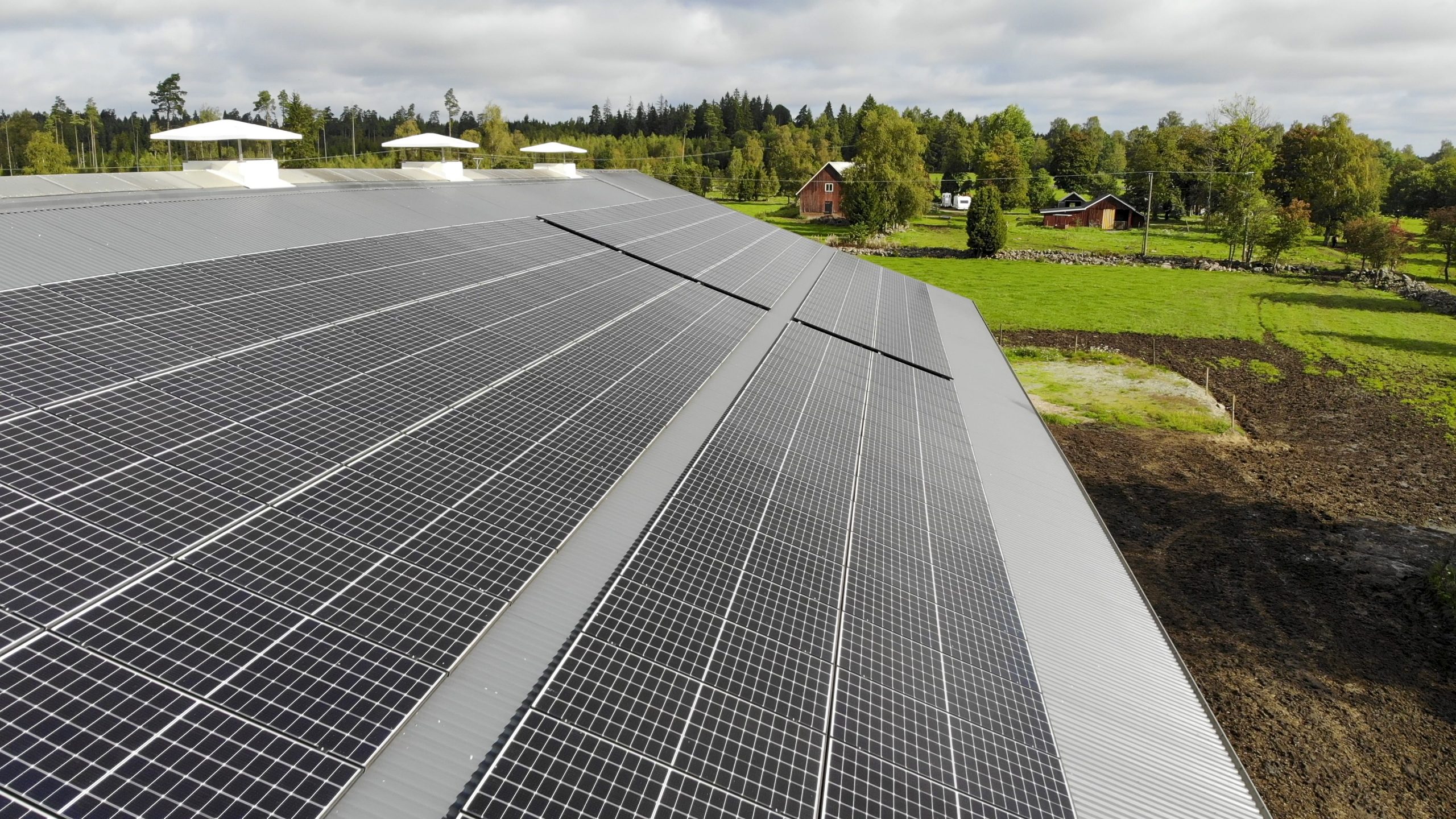 Solceller på tak lantbruk