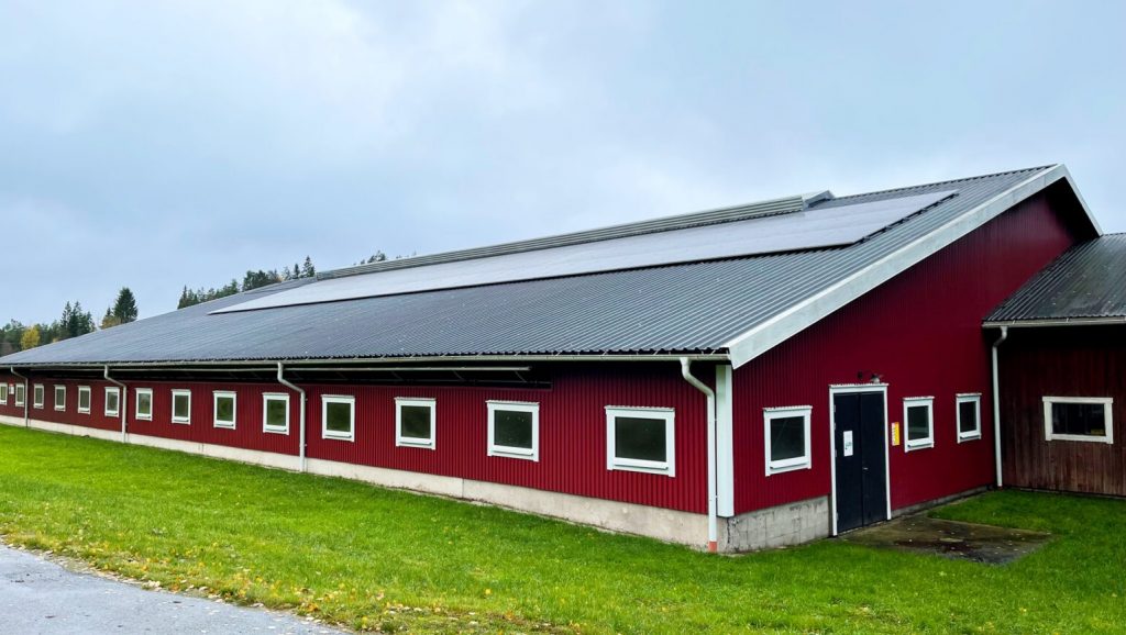 solceller på taket till lantbruksfastighet