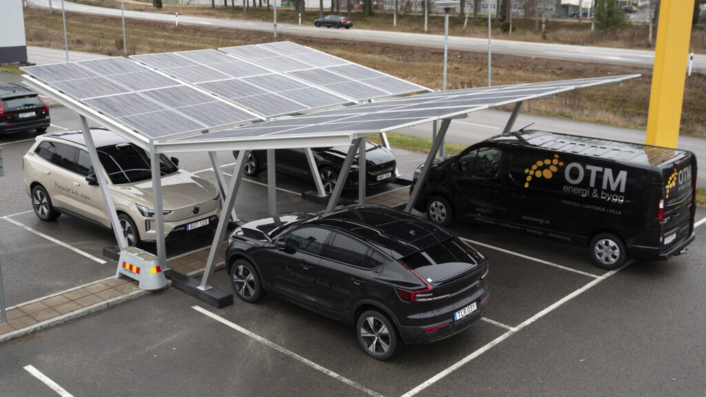 solceller på parkeringen med OTM EkoParking